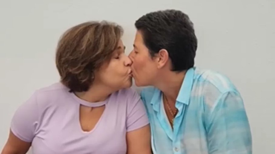 Claudia Rodrigues celebram primeiro Dia dos Namorados com Adriane Bonato