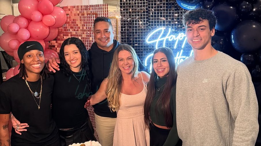 Carla Perez e Xanddy celebram aniversário dos filhos ao lado das noras: 