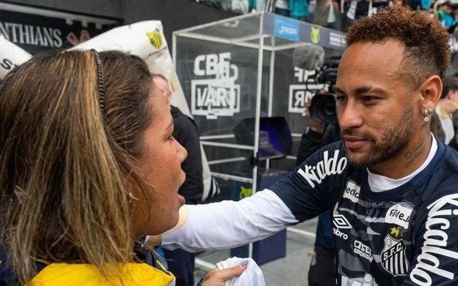 Influencer Naty Potira, torcedora do Santos, luta contra o câncer 