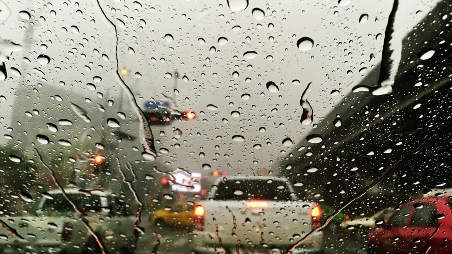 Neblina nas estradas exige atenção redobrada de motoristas Neblina nas estradas exige atenção redobrada de motoristas