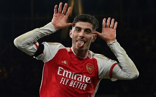 O atacante alemão Kai Havertz, do Arsenal, comemora o terceiro gol de seu time contra o Chelsea, na 29ª rodada da Premier League, em 23 de abril de 2024, em Londres.