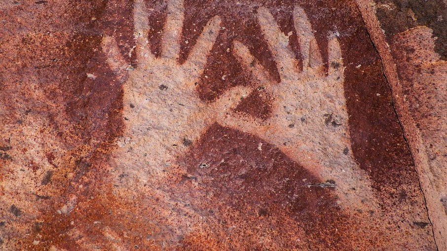 Pintura rupestre encontrada em sítio arqueológico brasileiro