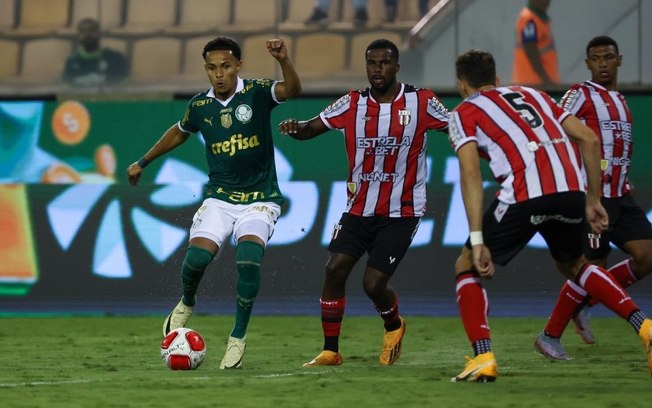 Palmeiras vence Botafogo-SP e garante liderança geral do Paulistão