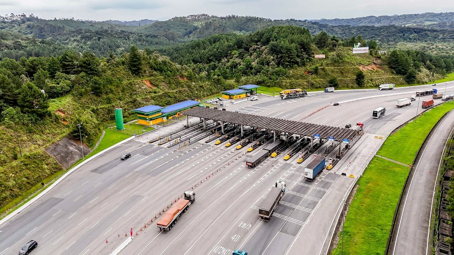 BR-116 deve receber 723 mil veículos no feriado de Aparecida BR-116 deve receber 723 mil veículos no feriado de Aparecida