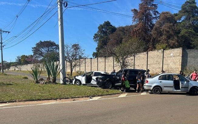 Colisão entre dois carros é registrada na região do Damha em São Carlos
