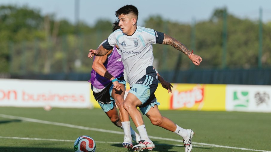 Thiago Almada é um dos 26 argentinos que buscará o tetracampeonato mundial no domingo (19) Thiago Almada é um dos 26 argentinos que buscará o tetracampeonato mundial no domingo (19)