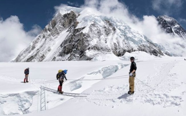 Alpinistas fazem incrível filmagem do topo do Monte Everest em 360º