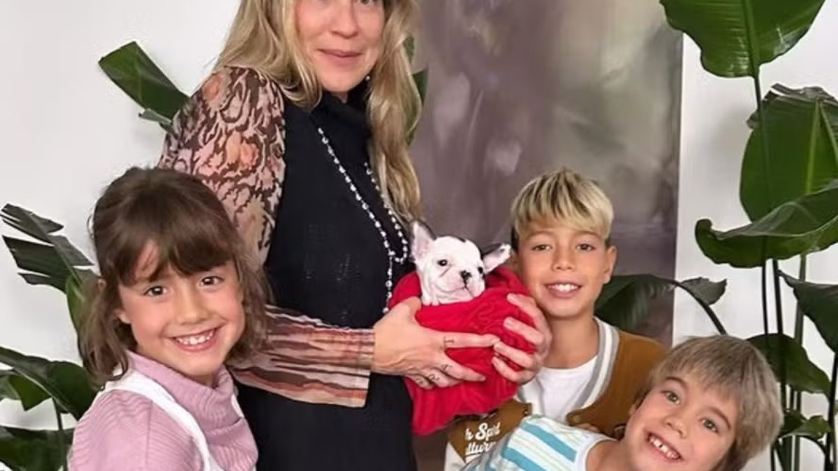 Luana Piovani com os filhos, Dom, Liz, e Bem