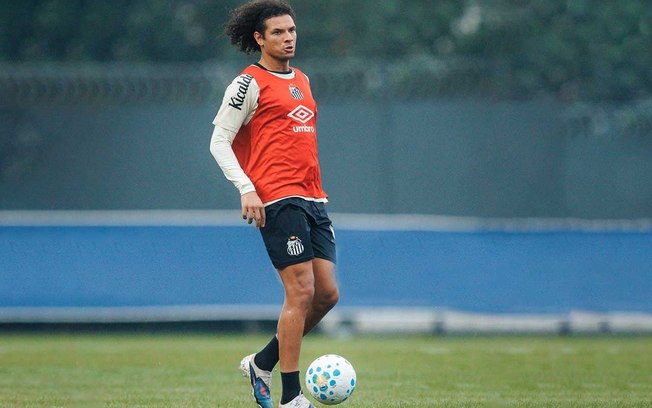 Neymar em treino pelo Santos nesta segunda-feira (28/9) Neymar em treino pelo Santos nesta segunda-feira (28/9)