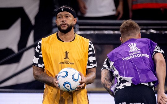 Corinthians divulga problema físico de Memphis Depay