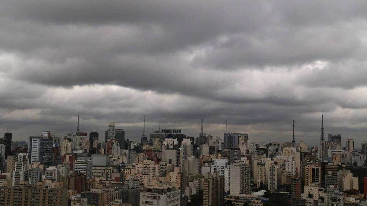 Massa de ar seco chega a SP e limita máxima aos 19°C nesta quarta - QTU Questões do Universo