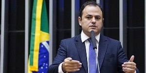 Glauber Braga: trajetória, posicionamento e o embate com a Câmara