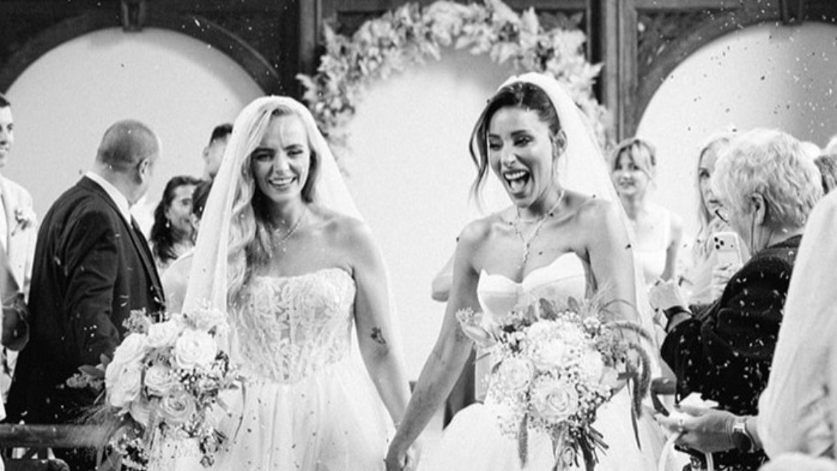 Ex-BBB Talita Araújo se casou com a produtora Isla Wolfe. Ex-BBB Talita Araújo se casou com a produtora Isla Wolfe.