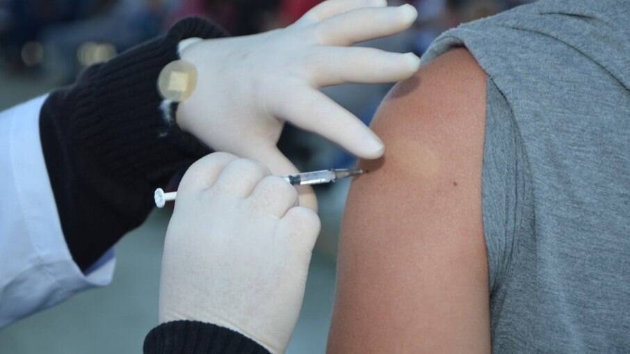 Maré tem mais de 30 mil moradores vacinados em campanha contra a Covid-19