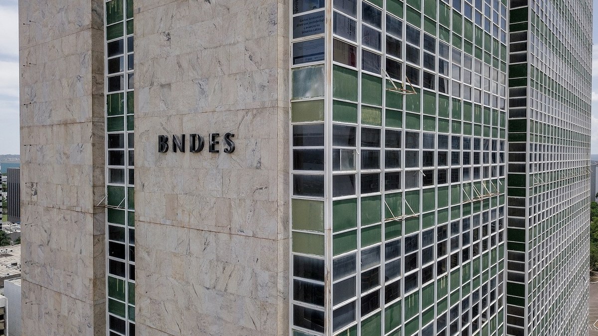 BNDES ficou 12 anos sem abrir concursos