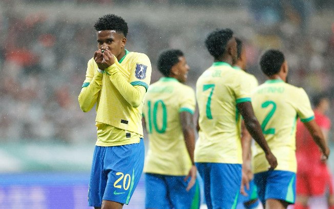 Estêvão comemora um de seus gols sobre a Coreia do Sul Estêvão comemora um de seus gols sobre a Coreia do Sul