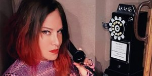Morre Jennifer Finch, da banda L7, após câncer cerebral agressivo