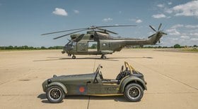 Esportivo britânico é fabricado com peças de helicóptero militar