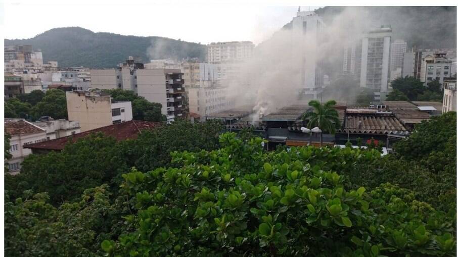 Incêndio em prédio em Humaitá-RJ