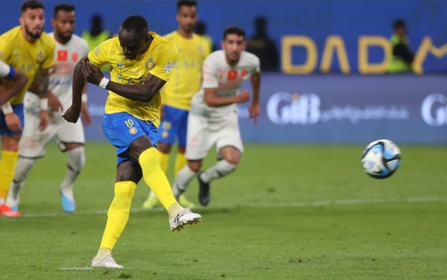 Al-Nassr bate Al-Feiha com dois gols de Sadio Mané