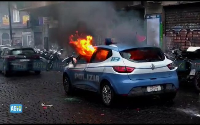 Torcida do Eintracht provoca cenas de violência em Nápoles