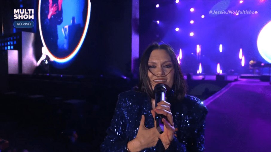 Jessie J emociona fãs no The Town ao falar sobre luta contra câncer de mama Jessie J emociona fãs no The Town ao falar sobre luta contra câncer de mama