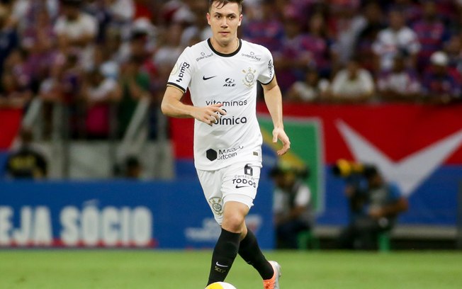 Corinthians ainda não recebeu pela venda de Lucas Piton