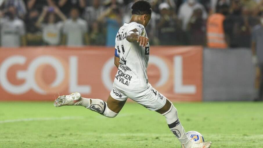Santos não joga bem, mas derrota a Chapecoense
