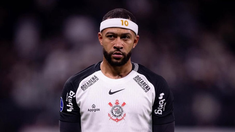 Memphis Depay segue recebendo críticas por pênalti de cavadinha Memphis Depay segue recebendo críticas por pênalti de cavadinha