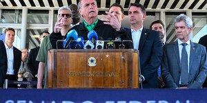 PF encontra US$ 14 mil em espécie na casa de Bolsonaro