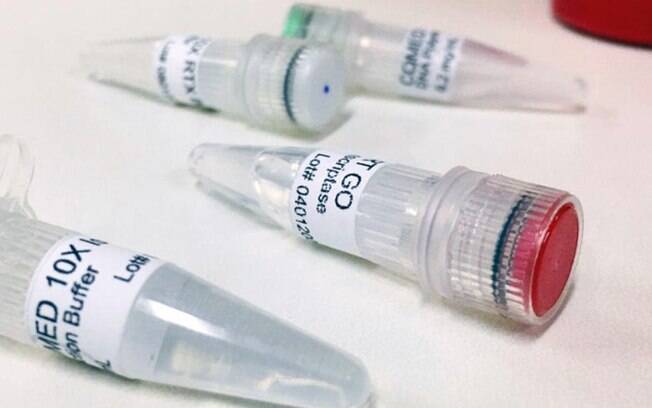 Centro de Química entrega insumos para 400 mil testes de saliva para covid