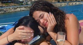 Ju Moraes revela namoro à distância com atriz da Globo