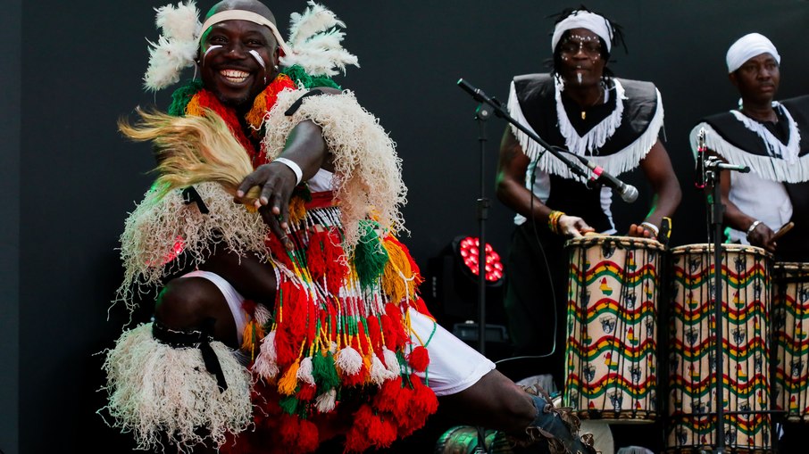 Chris Ceneviva e Victor Herege - Apresentação artística do grupo Maobé (Togo)