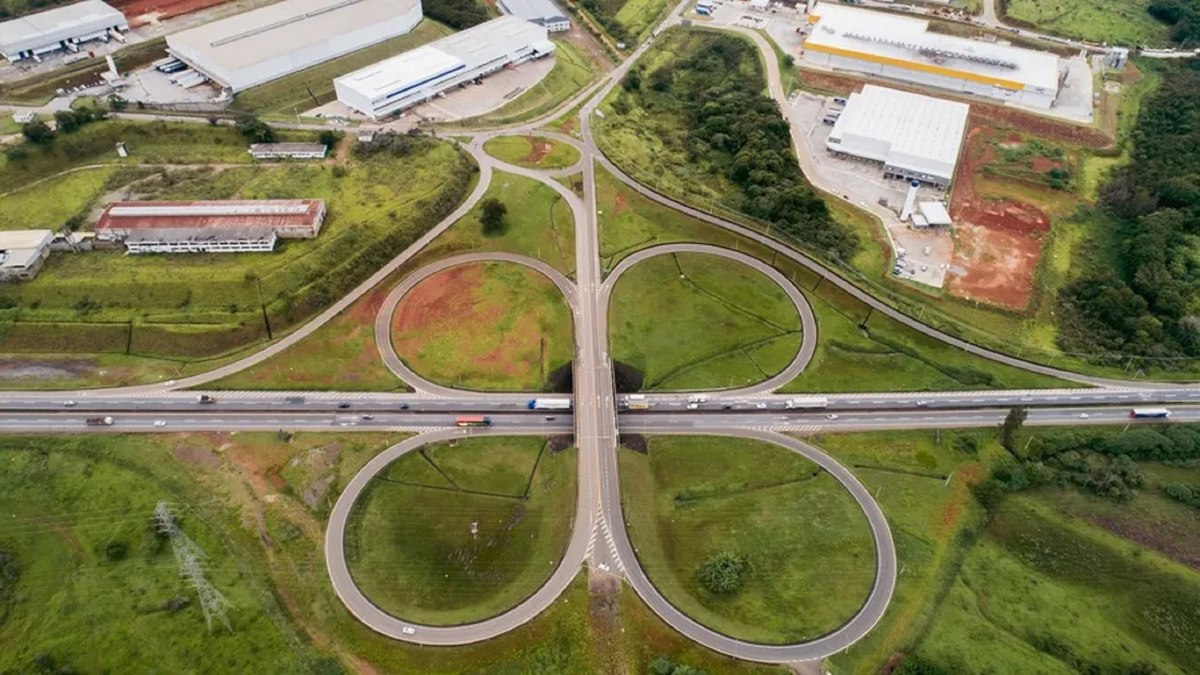 Mais de 40% da produção econômica de Minas passa pela Fernão Dias Mais de 40% da produção econômica de Minas passa pela Fernão Dias