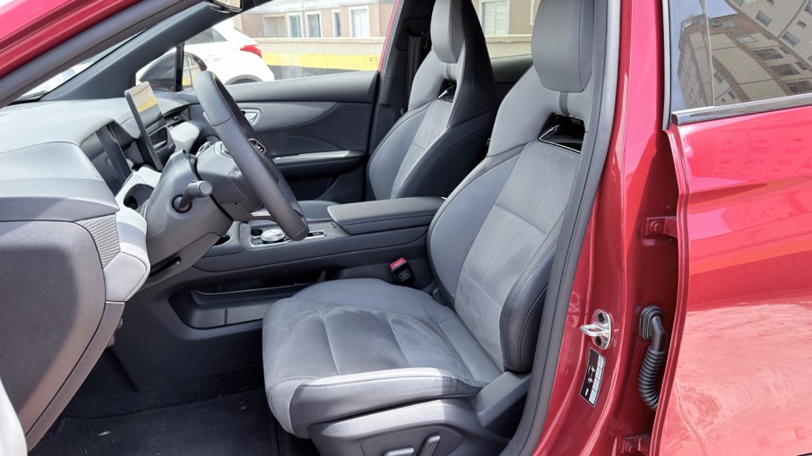 Bancos dianteiros do MG4 Xpower