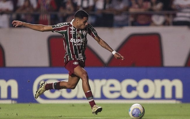 Alexsander mantém confiança apesar da má fase do Fluminense: ‘É continuar treinando, vamos evoluir’