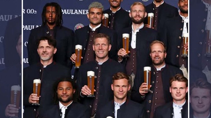 Bayern entra no clima da Oktoberfest, mas reação de Olise rouba a cena
