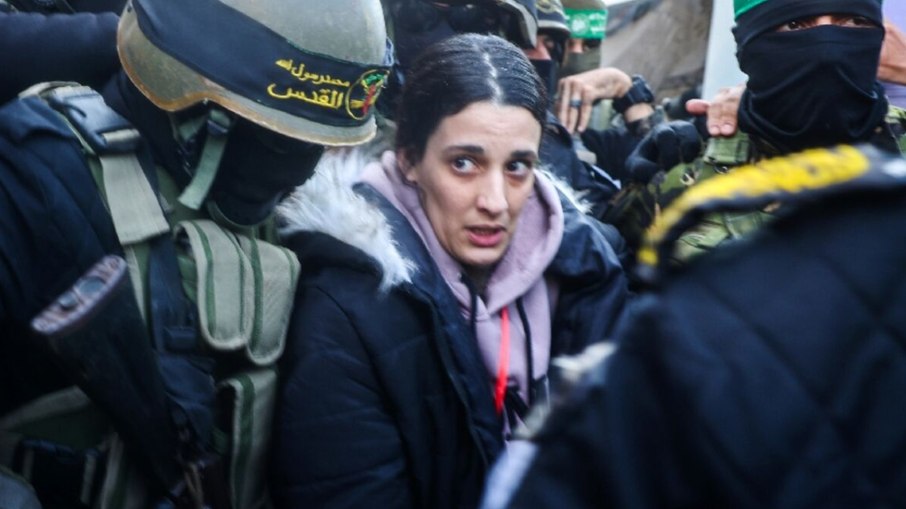 Arbel Yehud, no momento caótico e assustador de sua libertação após 482 dias de cativeiro