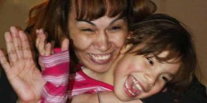 Mãe reencontra filha em festa após ser dada como morta