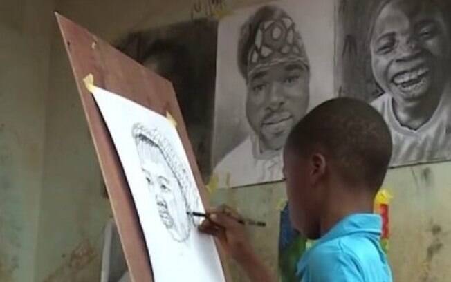 Criança autodidata Waris Kareem tem 11 anos e aos oito, se tornou artista plástico mais jovem de toda a Nigéria 