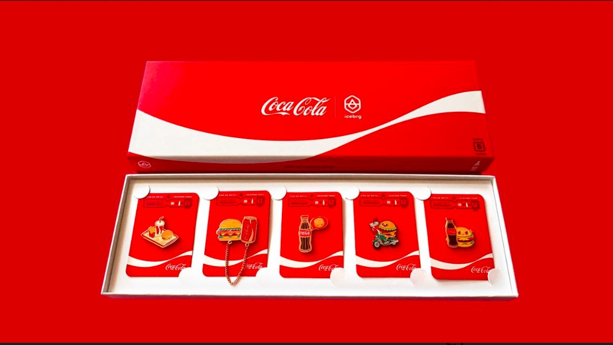 Coca-Cola distribui 230 mil pins colecionáveis na Copa do Mundo