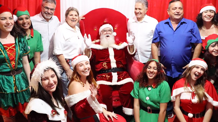 Casinha do Papai Noel anima programação de Natal em Vinhedo
