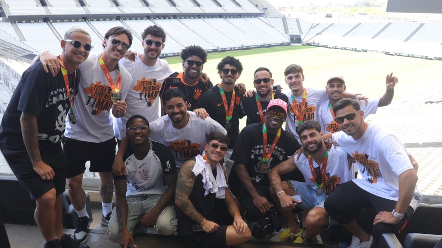 Elenco alvinegro comemorou num camarote da Arena