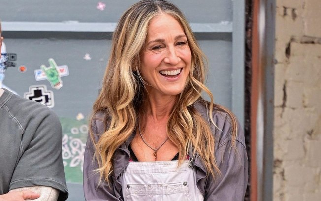 Sarah Jessica Parker diz não se arrepender de looks considerado ridículos