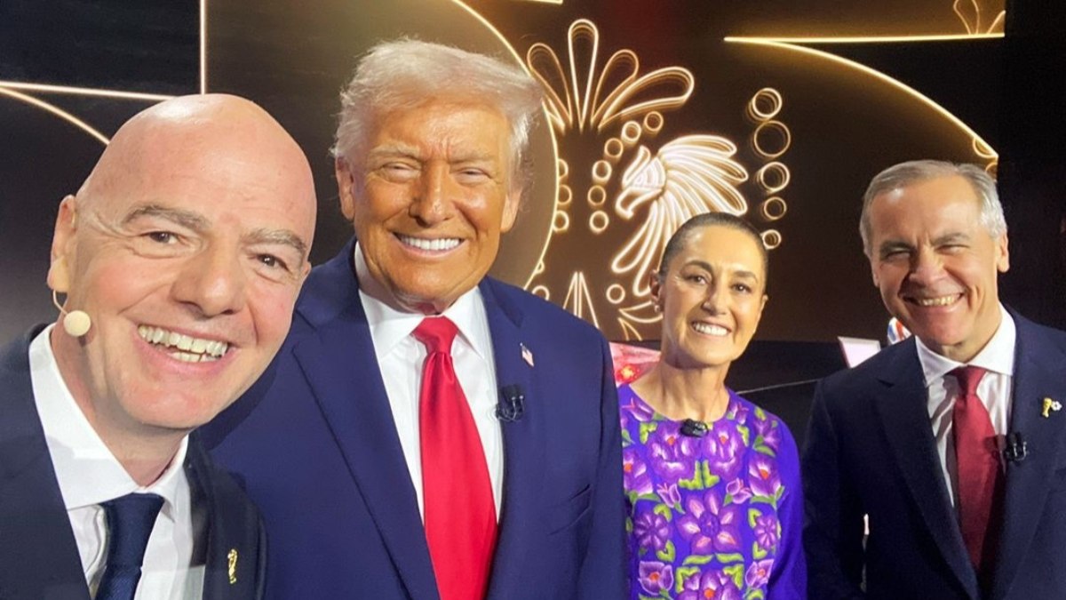 Fifa entrega Prêmio da Paz e afaga Donald Trump em cerimônia Fifa entrega Prêmio da Paz e afaga Donald Trump em cerimônia