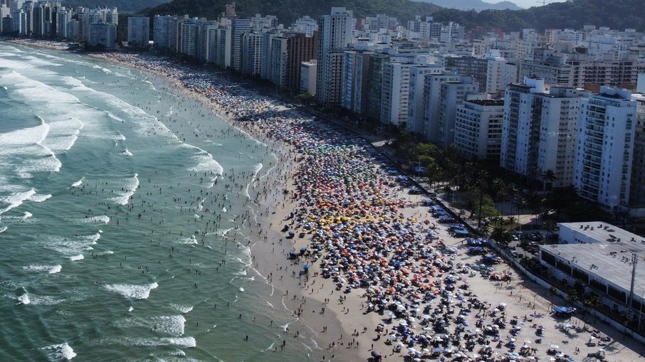 Guarujá é uma das cidades mais procuradas pelos turistas durante a temporada de verão