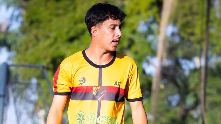 Técnico morto com tiro nas costas recebe homenagem de clubes