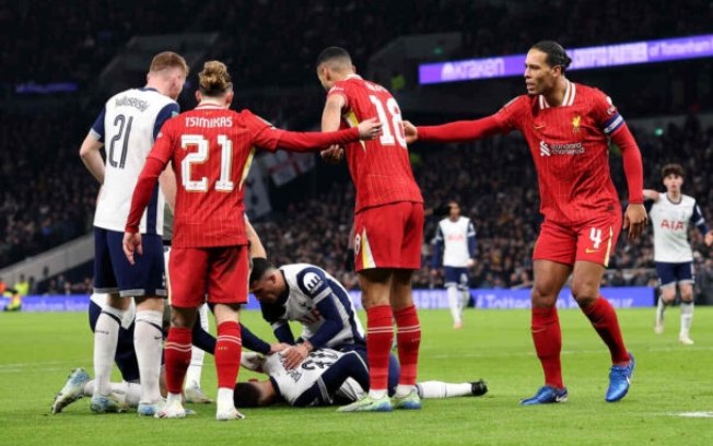 Rodrigo Bentancur, do Tottenham, apaga em jogo pela Copa da Liga Inglesa