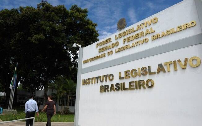ILB (Instituto Legislativo Brasileiro) é vinculado ao Senado Federal ILB (Instituto Legislativo Brasileiro) é vinculado ao Senado Federal