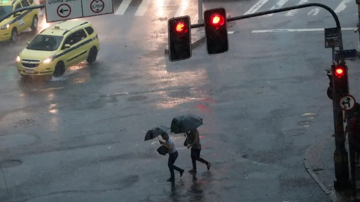 Urgente: Inmet Alerta para Risco de Tornados Devastadores em 4 Estados Brasileiros!